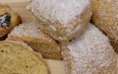Μπουκίτσες panettone με δαμάσκηνα