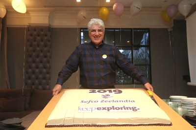 Sefco Zeelandia celebrates New Year's traditional cake cutting with a twist.