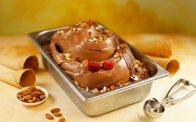 Gelato Sokolata Amigdalou