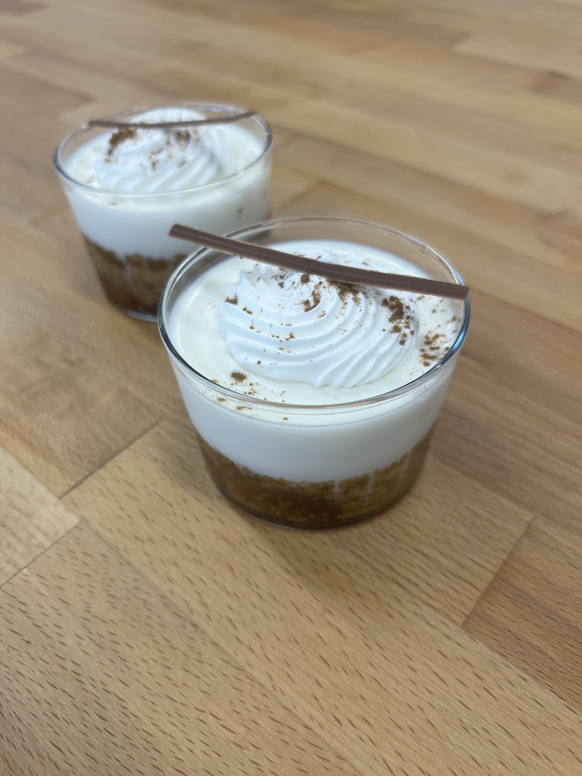 Walnut pie with panacotta — English