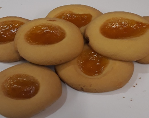 Cookies with jam — English