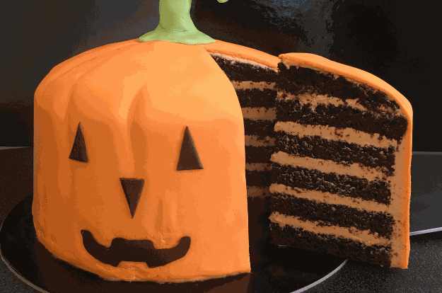 Halloween Layered Cake — English