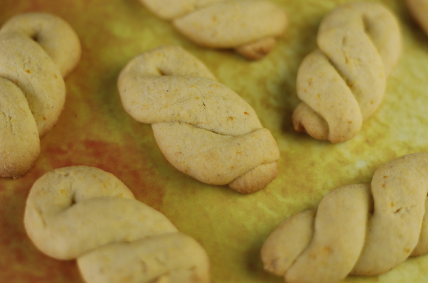 Orange biscuits — English