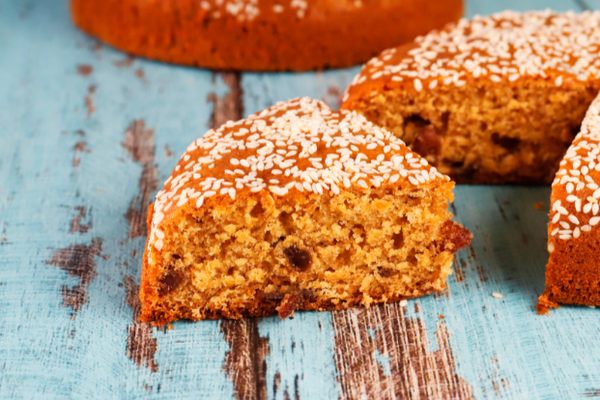 Vegan raisin cake