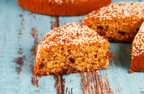 Vegan raisin cake