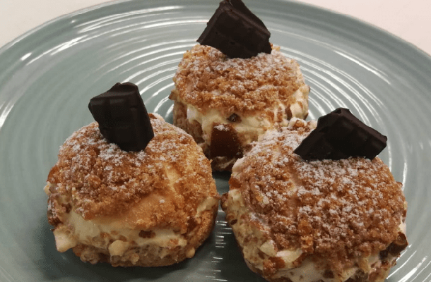 Choux filled with Crème d’ amour